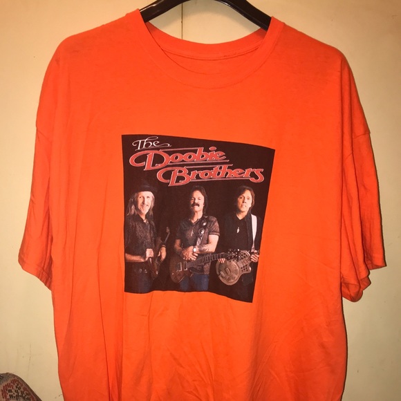 Doobie brothers Tshirt used size: 34.5 pit to pit. 28.5 top to bottom - Picture 1 of 3